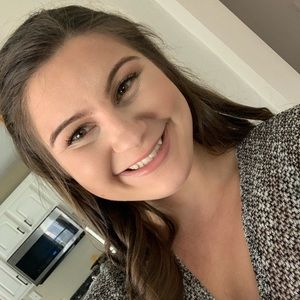 Meet your Posher, Desiree